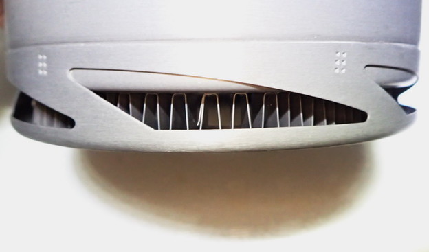 Photos: 熱交換器付きのやかんの側面