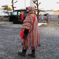 写真: 藻原寺がらくた骨董市（2023年12月23日）イカす服装のご婦人
