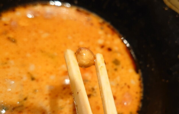 東京駅構内 台湾101_担々麺_スープに入ってた豆