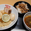 写真: 新宿地下ラーメン_つけ麺 太輔_特製濃厚魚介豚骨つけ麺＋チャーシュー丼セット