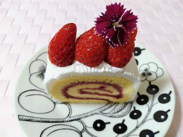 写真: 苺のケーキ。