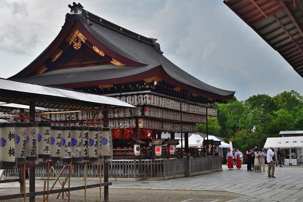 写真: 2021_0711_164425　八坂神社　舞殿
