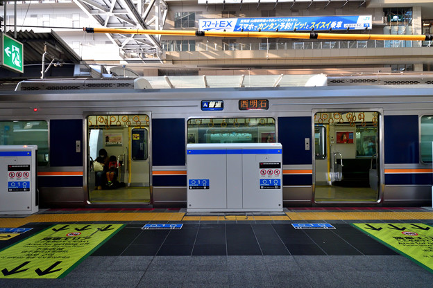 写真: 2021_1212_150756　大阪駅6番線のホームドア