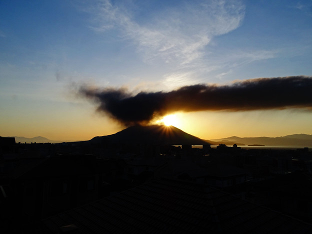 写真: 朝陽21-ﾀﾞｲﾔﾓﾝﾄﾞ桜島と噴煙
