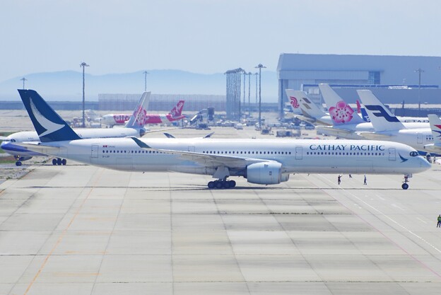 CATHAY PACIFIC B-LXP