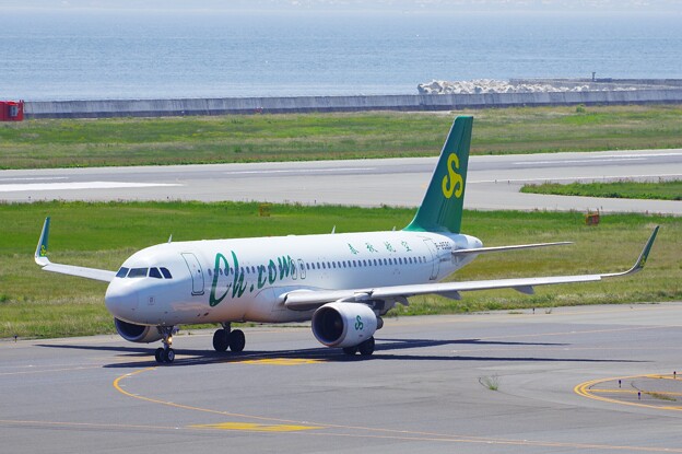 Spring Airlines B-8580