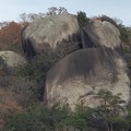 写真: 巨大な岩