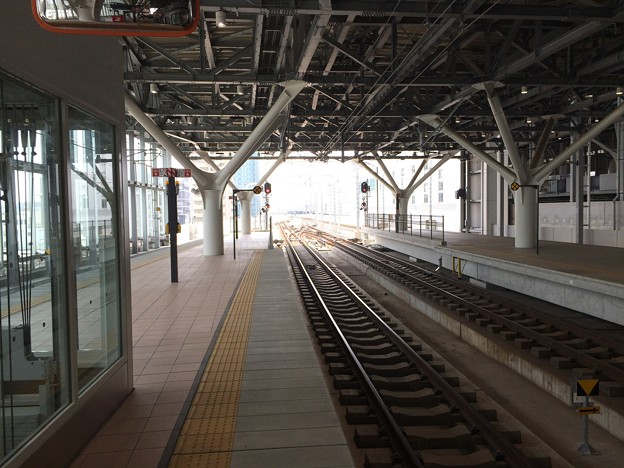 写真: 富山駅より魚津・泊・直江津方面を望む
