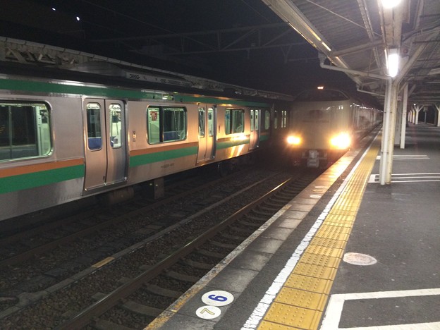 写真: 沼津駅にサンライズが到着３