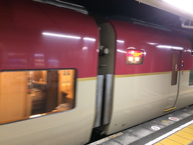写真: 沼津駅にサンライズが到着４