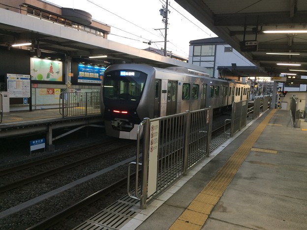 写真: 静岡鉄道新型車両２　〜県立美術館前駅６〜