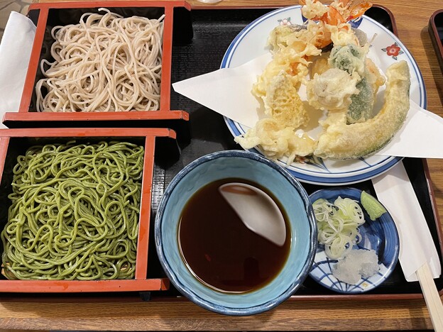 写真: 鎌倉　昼ご飯の天そば