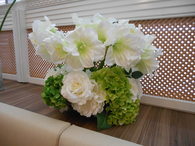 写真: 造花の飾りホテルで2022.4.24