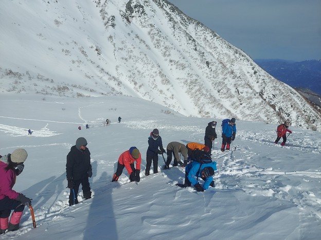 写真: 日本の山　雪山講習会STEP2　木曽駒ケ岳　耐風姿勢などの再確認です
