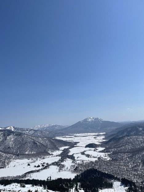 日本の山　雪山講習会入門　尾瀬至仏山　至仏山から尾瀬ヶ原と燧ヶ岳