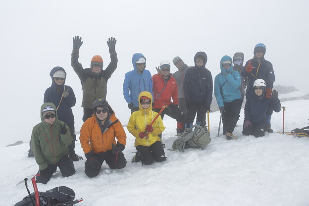写真: 日本の山 雪山講習会S2焼岳山頂です