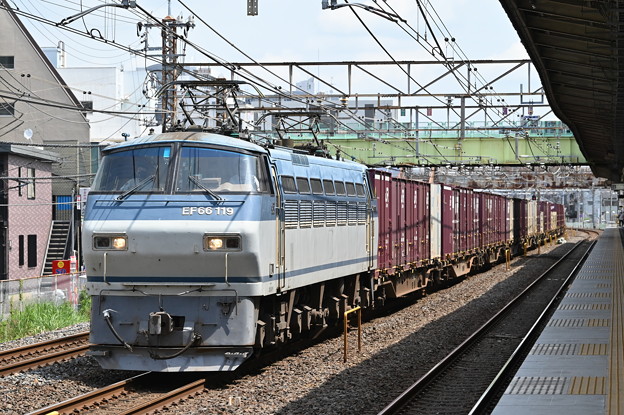 写真: 貨物列車 73ﾚ (EF66119)