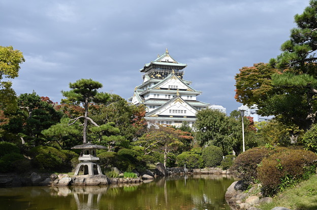 Photos: 大阪城と日本庭園