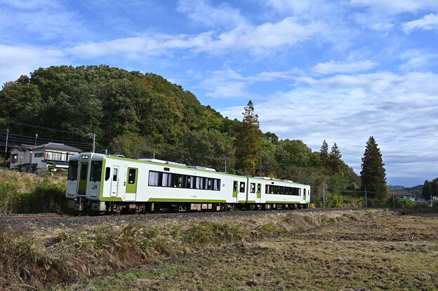 八高線普通列車 (キハ111 + キハ112)