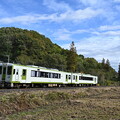 写真: 八高線普通列車 (キハ111 + キハ112)