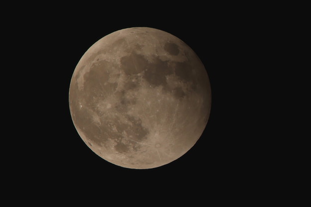 写真: 皆既月食後の満月