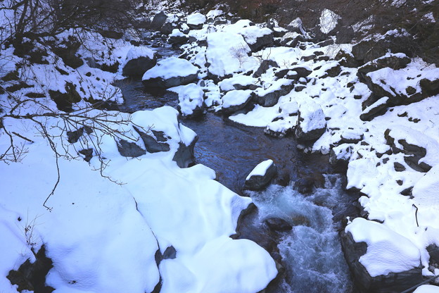 橋からの荒川の上流雪景色