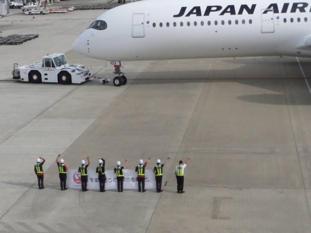写真: JAL  A350の出発　２