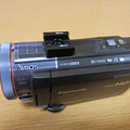 写真: 1) HC-X900M上面にシューアダプタ取り付ける(1)