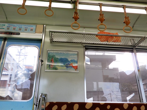 写真: 近鉄電車・鹿のラッピング車両 (2)