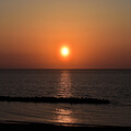 写真: 瀬波の夕日