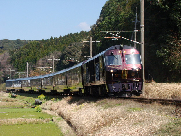 写真: 【JR九州】DF200-7000+77系客車(ななつin星九州)