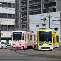 写真: 【鹿児島市電】9500形　9508号車(九州電力ラッピング車両)＆1000形　1018号車