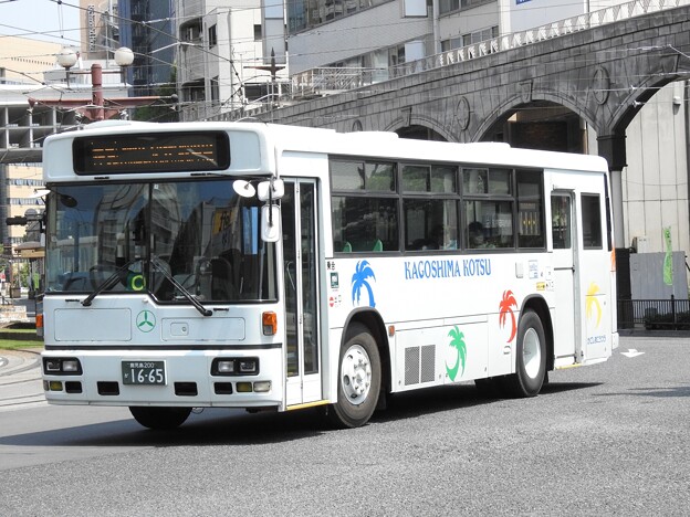写真: 1665号車(元神戸市バス)