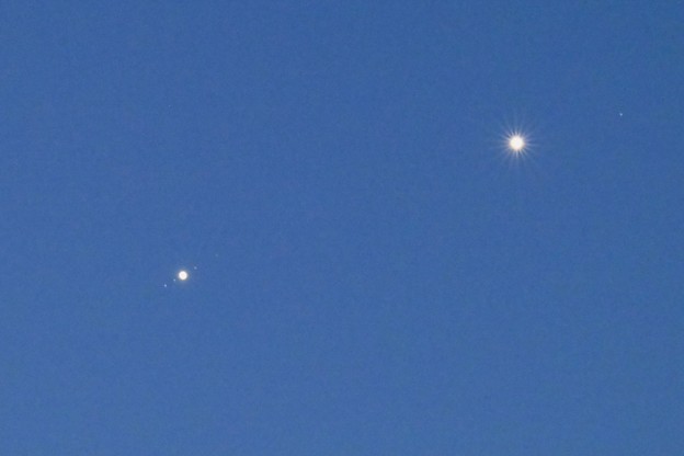 写真: 4月30日のAM4時の空(木星と木星のガリレオ衛星と金星)