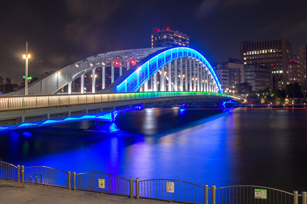 写真: 夜の永代橋