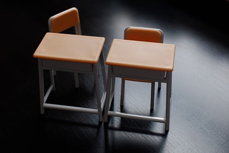 2021.07.08　Seria　学校の机と椅子