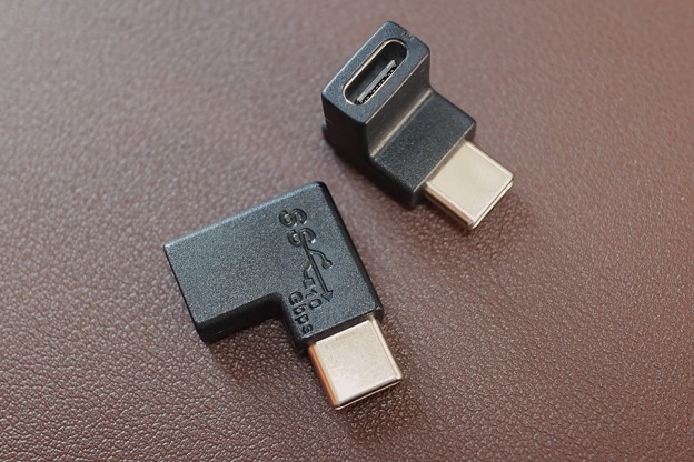 2022.05.11　机　USB C オス - メス転換 アダプター