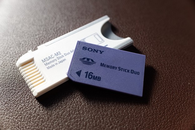 2022.07.25　机　Memory Stick Duo 16MB