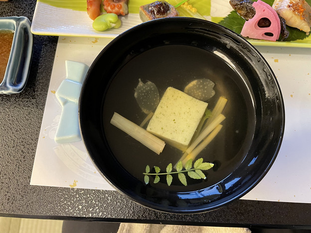 写真: 清汁仕立て　蓮豆腐