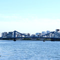 写真: 朝のスカイツリーと清洲橋