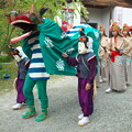 写真: 隠岐国分寺、蓮華会舞（３）出演者一同の行道開始。