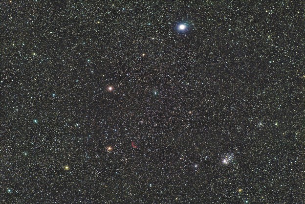 写真: ZTF彗星C2020V2とバナナ星雲、ET星団