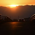 写真: 夕陽の橋