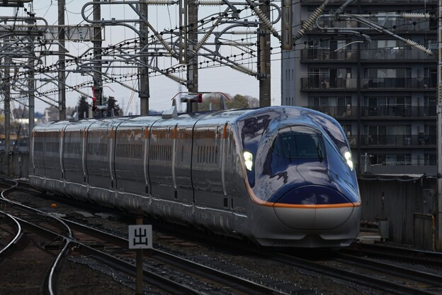 写真: 宇都宮駅を通過するE8系試乗会列車