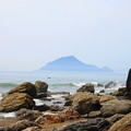 写真: 220815_28K_岩場からの神島・RX10M3(伊良湖岬) (1)