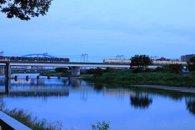 夕方の丸子川橋梁