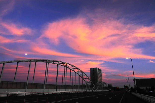 アーチ橋の夕景