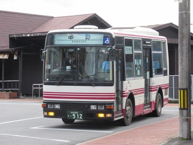 写真: 玖珠観光バス　三菱ふそうエアロミディ　大分200か・912