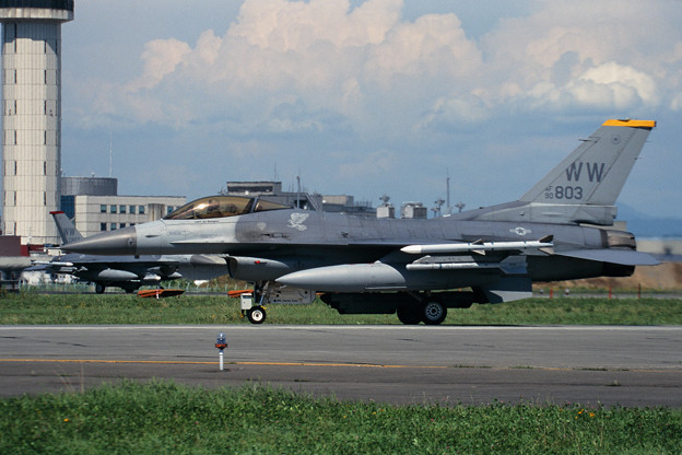 写真: F-16C 90-0803 WW 14FS CTS 2000