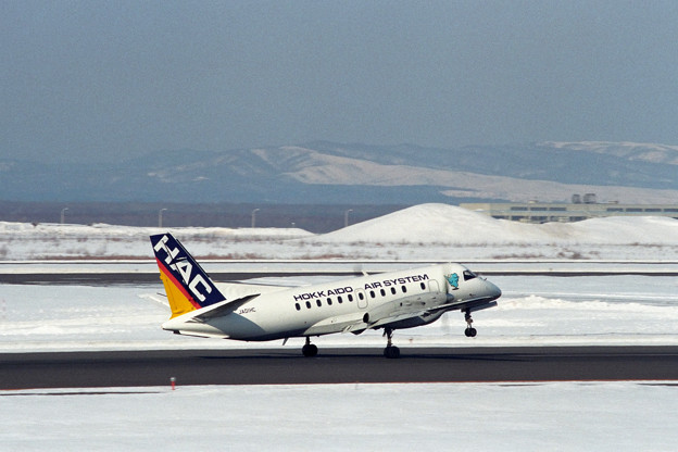 SAAB 340B JA01HC HAC landing 1999